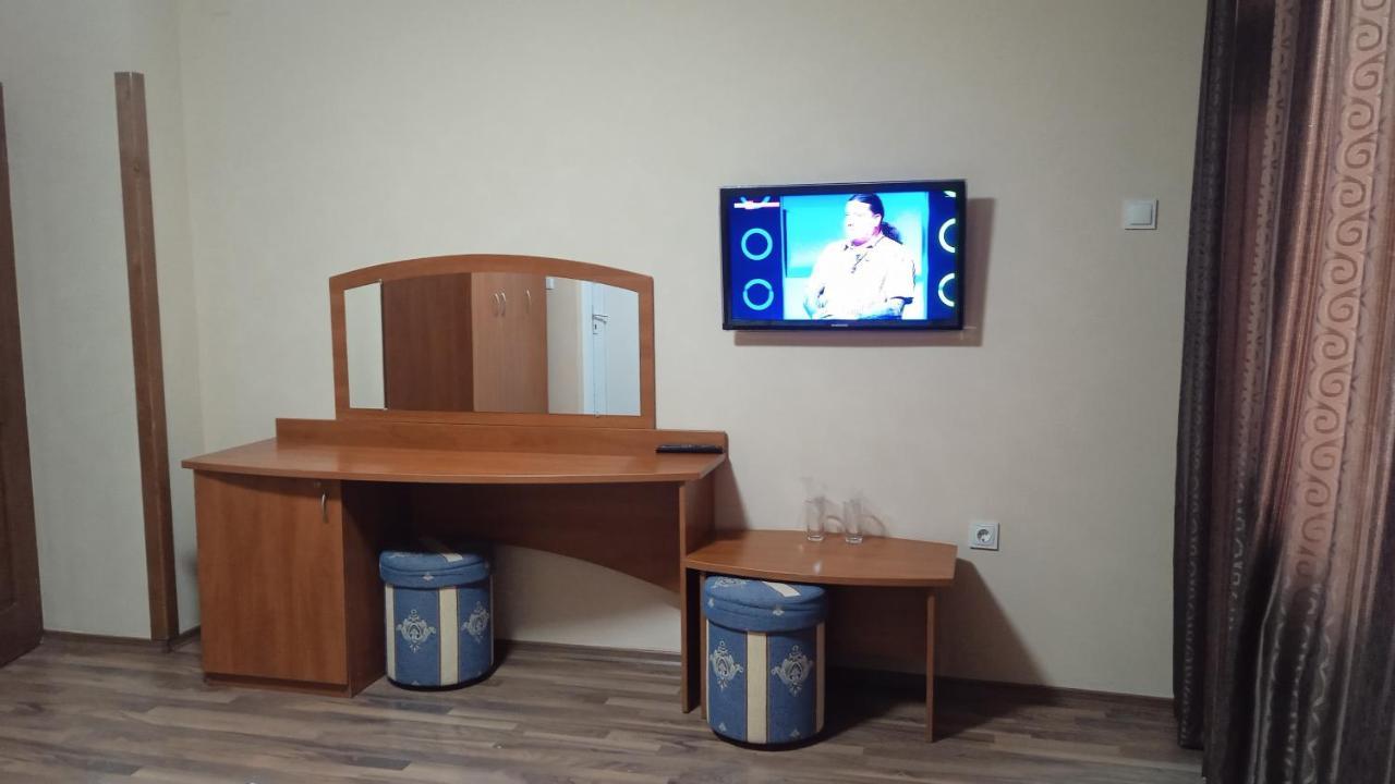 Семеен Хотел Национал Mineralni Bani Ngoại thất bức ảnh